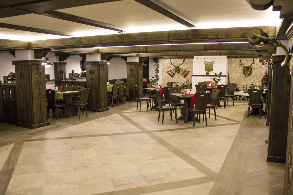 Hotel Cornul Vanatorului 피테슈티 외부 사진
