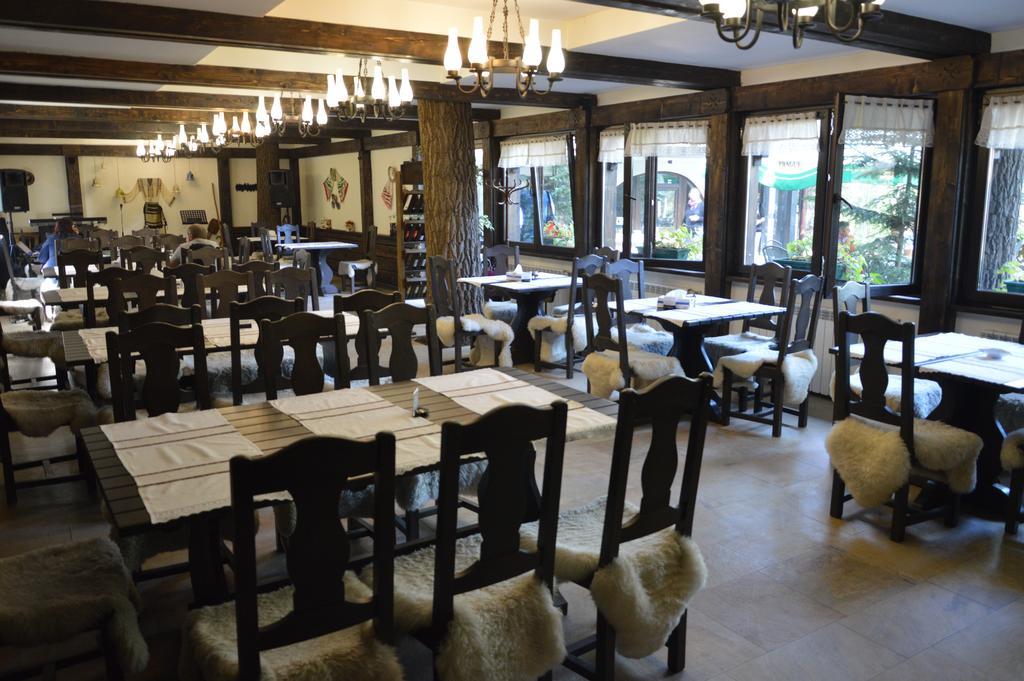 Hotel Cornul Vanatorului 피테슈티 외부 사진