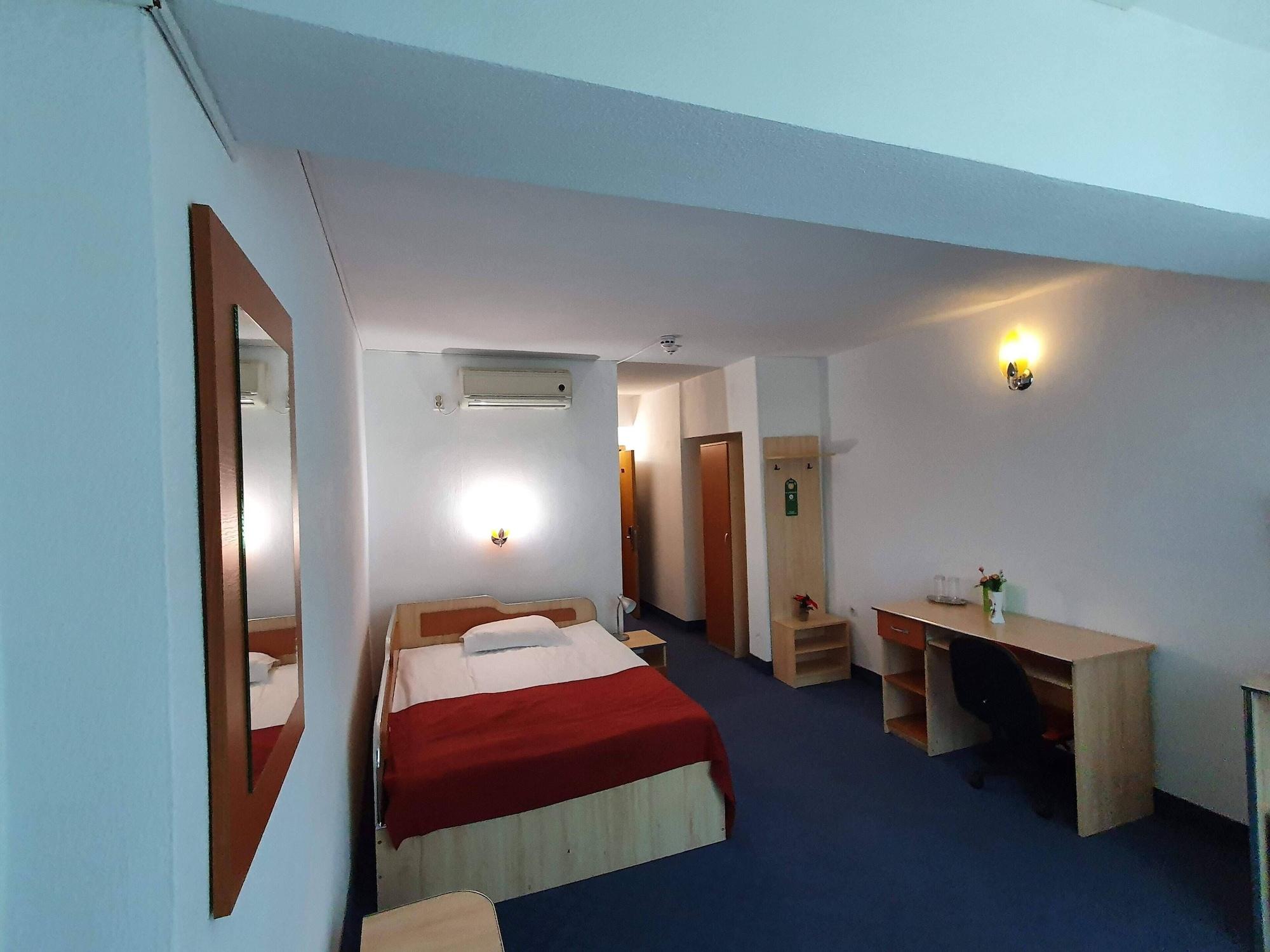 Hotel Cornul Vanatorului 피테슈티 외부 사진