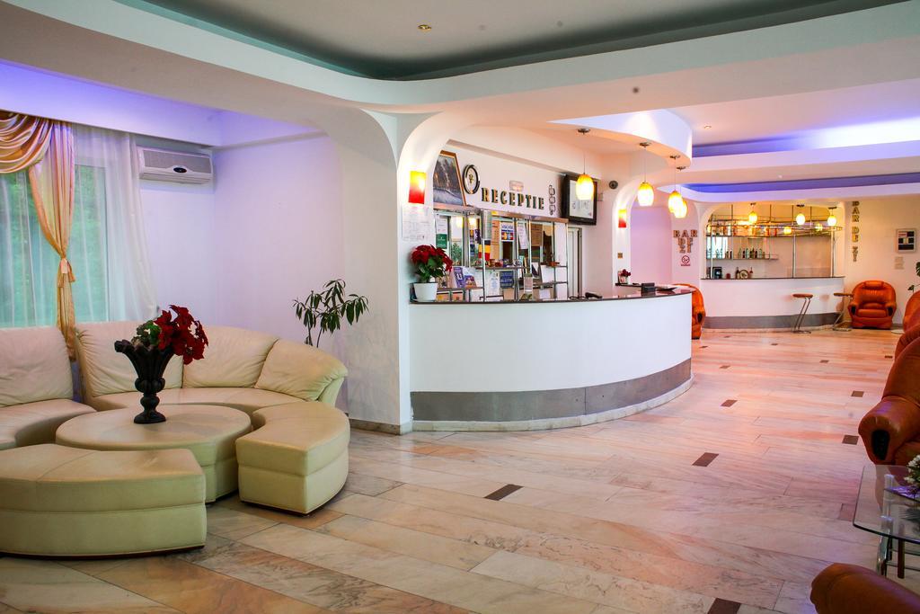 Hotel Cornul Vanatorului 피테슈티 외부 사진