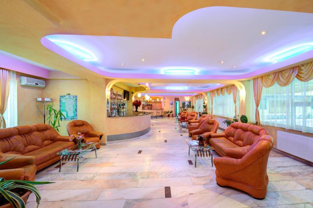 Hotel Cornul Vanatorului 피테슈티 외부 사진