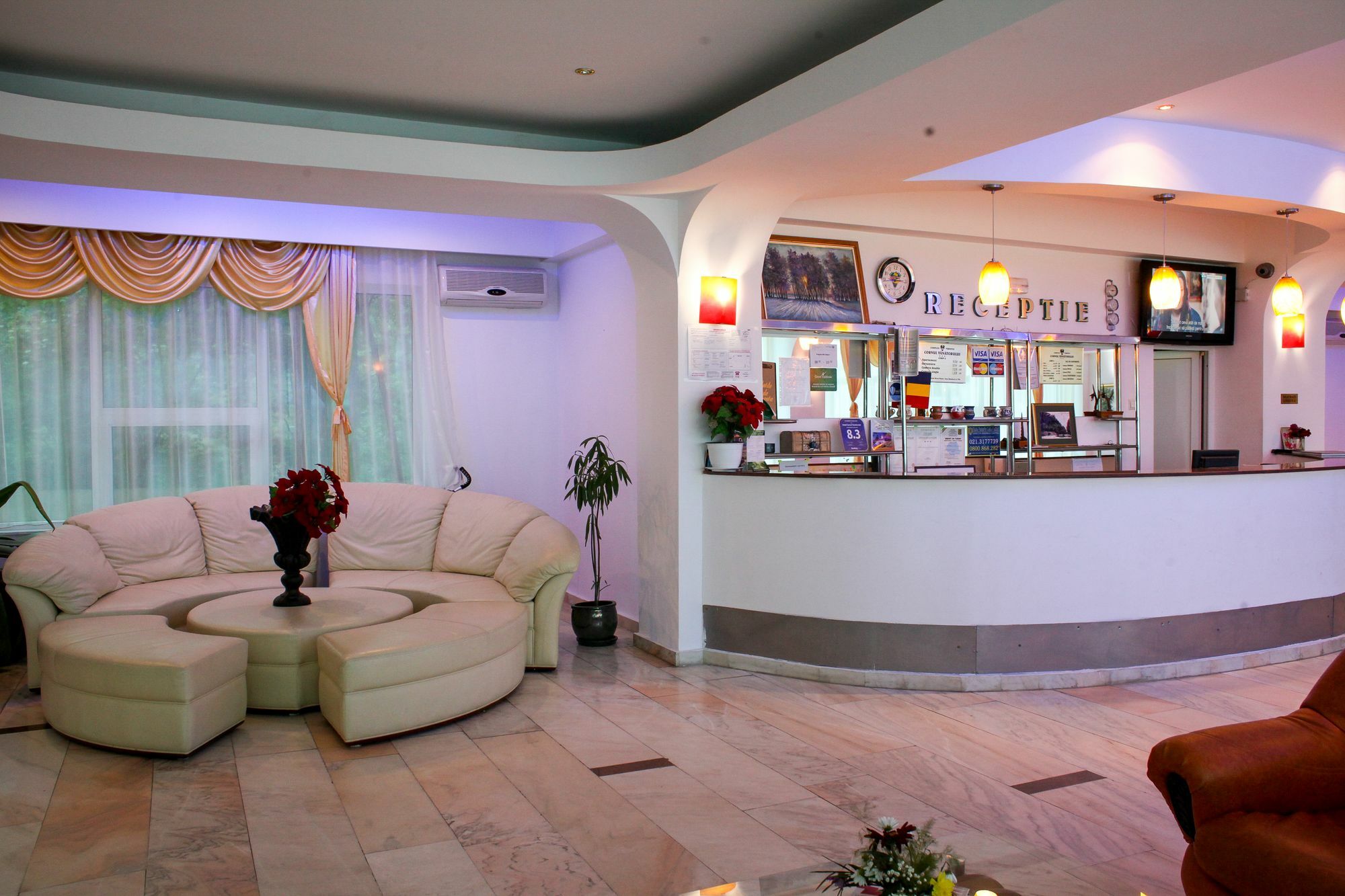 Hotel Cornul Vanatorului 피테슈티 외부 사진