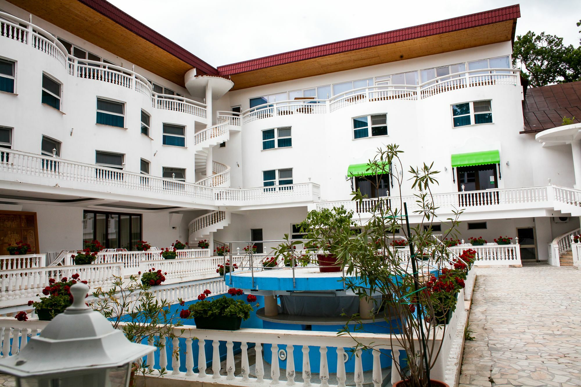 Hotel Cornul Vanatorului 피테슈티 외부 사진