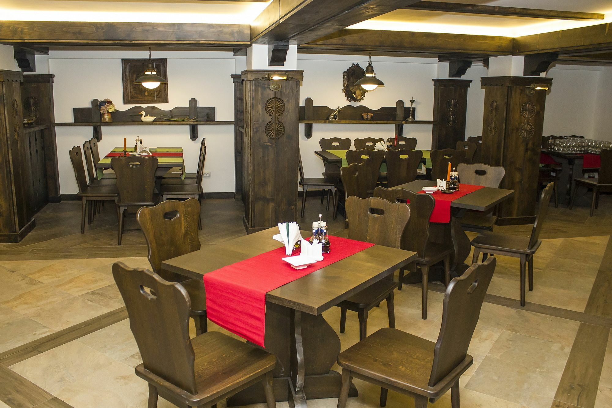Hotel Cornul Vanatorului 피테슈티 외부 사진